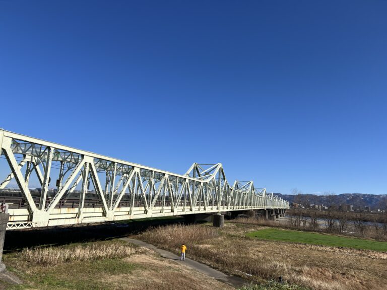 長生橋と河川敷